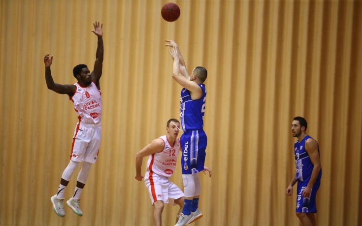 Лукойл Академик разби Спартак Плевен