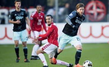 Шьоне ангигерой и герой за Аякс срещу Утрехт