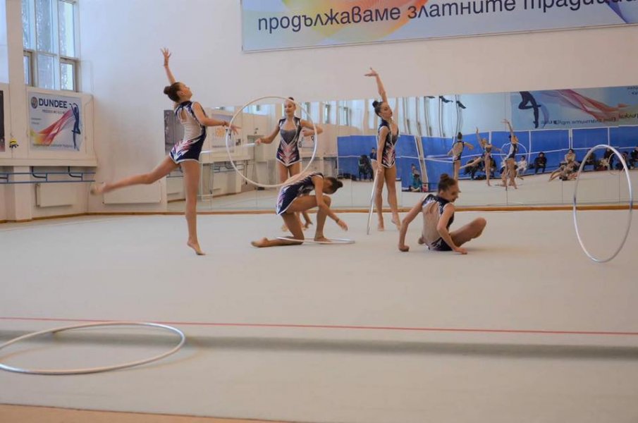 Новият ансамбъл по художествена гимнастика ансамбъл девойки и индивидуално1