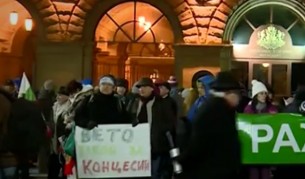 Еколози, фермери и чистачки протестират в София
