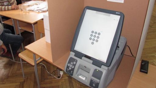  <p>Кабинетът отстъпи пред Радев, дава пари за машинно гласуване</p> 