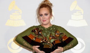 Адел с петте си отличия