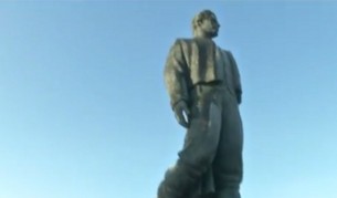 Най-големият паметник на Левски се руши