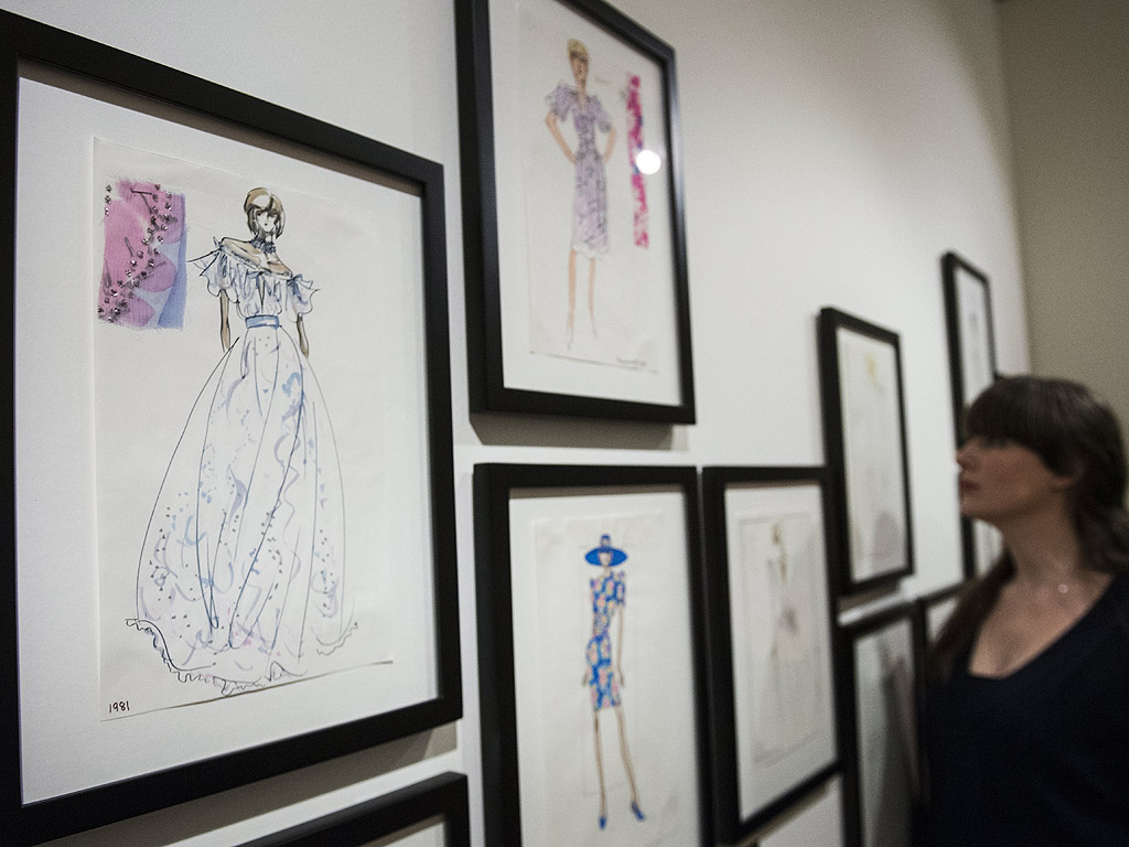 Изложба в двореца Кенсингтън в Лондон, Великобритания, която включва някои от първите рокли и тоалети на принцесата, ще отвори врати за посетители на 24 февруари