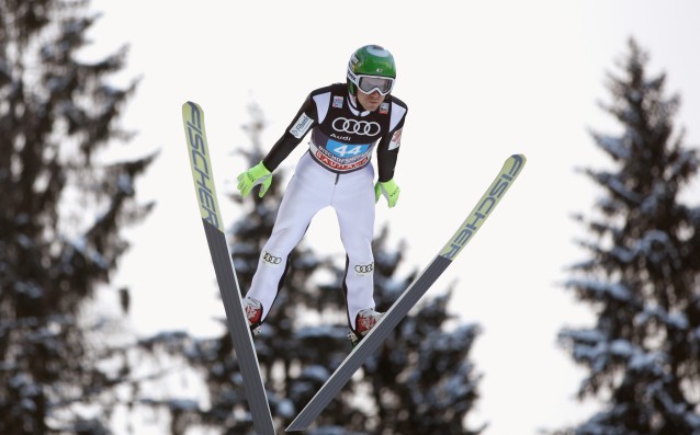 Владимир Зографски преодоля първия рунд на финала в ски скоковете
