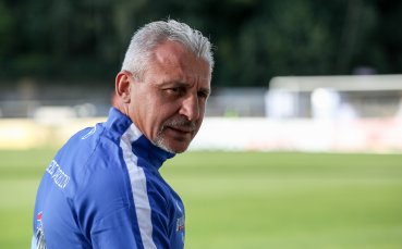 Опитният в германския футбол български специалист Павел Дочев ще остане
