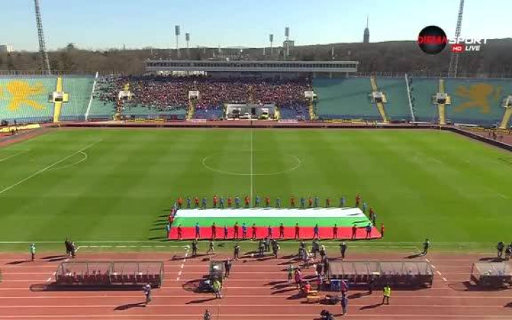 Химнът и огромен трибагреник за начало на Левски - ЦСКА