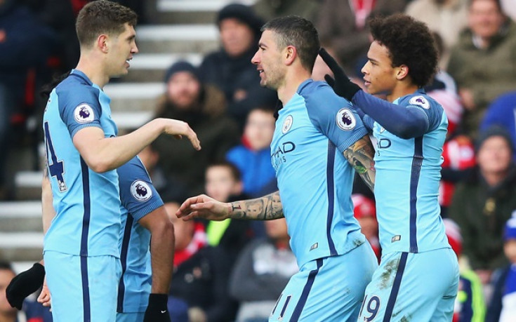 Сити мина през Съндърланд, диша във врата на Тотнъм