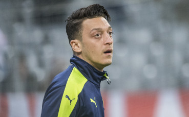 Манчестър Юнайтед  опитва да измъкне  Месут Йозил