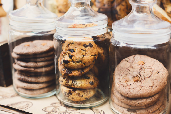 1. За да се запазят домашните бисквити пресни за по-дълго време, съхранявайте ги в херметически затворени буркани;