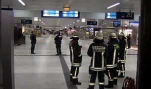 Мъж вилня с брадва на гарата в Дюселдорф, 7 ранени