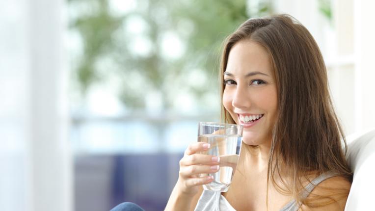 7 причини да пиете топла вода всяка сутрин