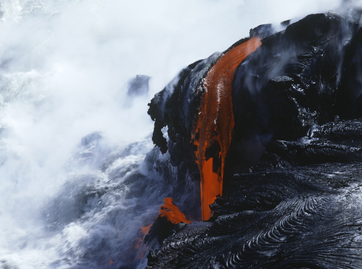 Стичащата се лава от вулкан на Хаваи