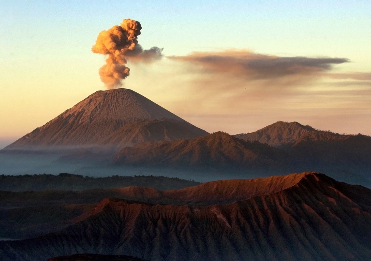 Вулканичната планина Бромо, Индонезия