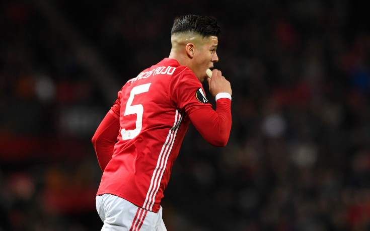 В Ман Юнайтед леко откачиха с банани и смени