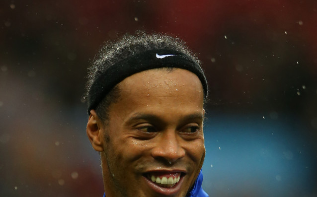 Бившият футболист на Барселона Роналдиньо който в момента е посланик