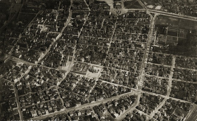  Пространството сред Канала, 