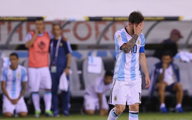 Аржентина със суперзвездата си Лео Меси са на ръба на