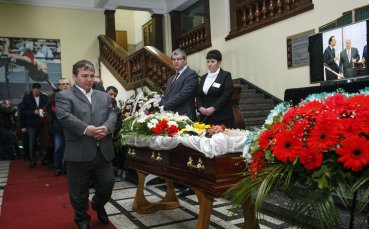 България изпрати големия Иван Абаджиев в последния му път