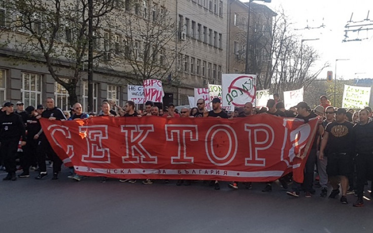 Невиждано: Фенове на ЦСКА тръгват към Нион