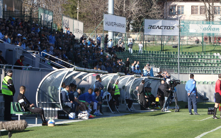 Славия с 19 футболисти за мача с Верея