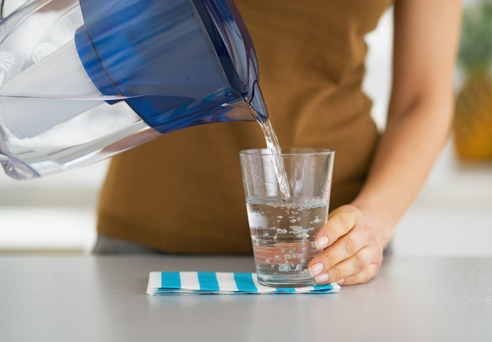 <p>Вода &ndash; водата е един от основните елементи за справяне с всяко неразположение. Колкото повече вода пиете, толкова по-добре.</p>
