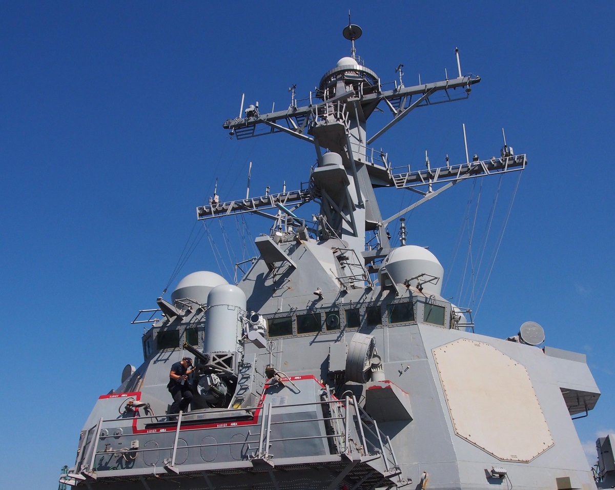Корабът от Вонно-морските сили на САЩ "Портър" актостира във Варна през юни 2016 г. "Портър" е единият от двата кораба на ВМС на САЩ ударили тази нощ военна база на Асад в Сирия