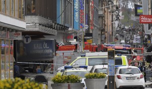 Камион се вряза в пешеходци в Стокхолм, има убити