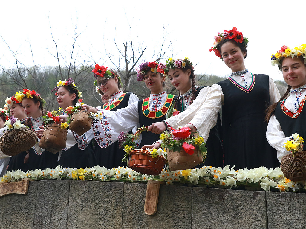 Ой, Лазаре, Лазаре, добре си ми дошъл Лазаре - Лазарки в ЕМО Етър