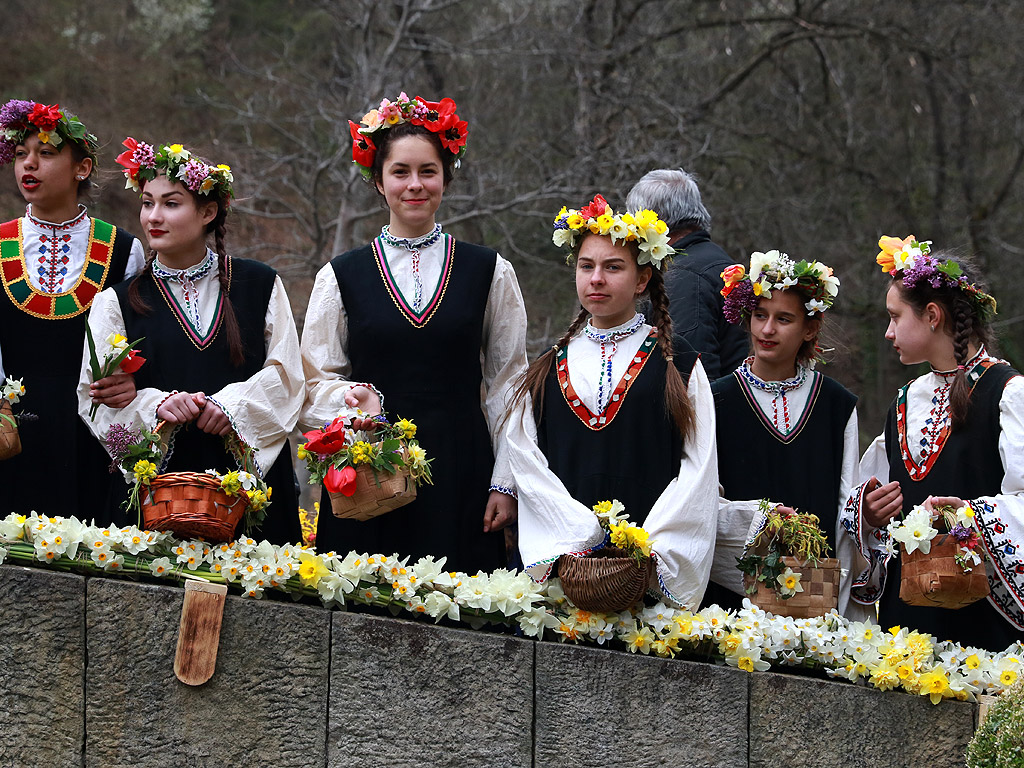 Ой, Лазаре, Лазаре, добре си ми дошъл Лазаре - Лазарки в ЕМО Етър