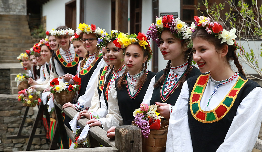 Ой, Лазаре, Лазаре, добре си ми дошъл Лазаре - Лазарки в ЕМО Етър