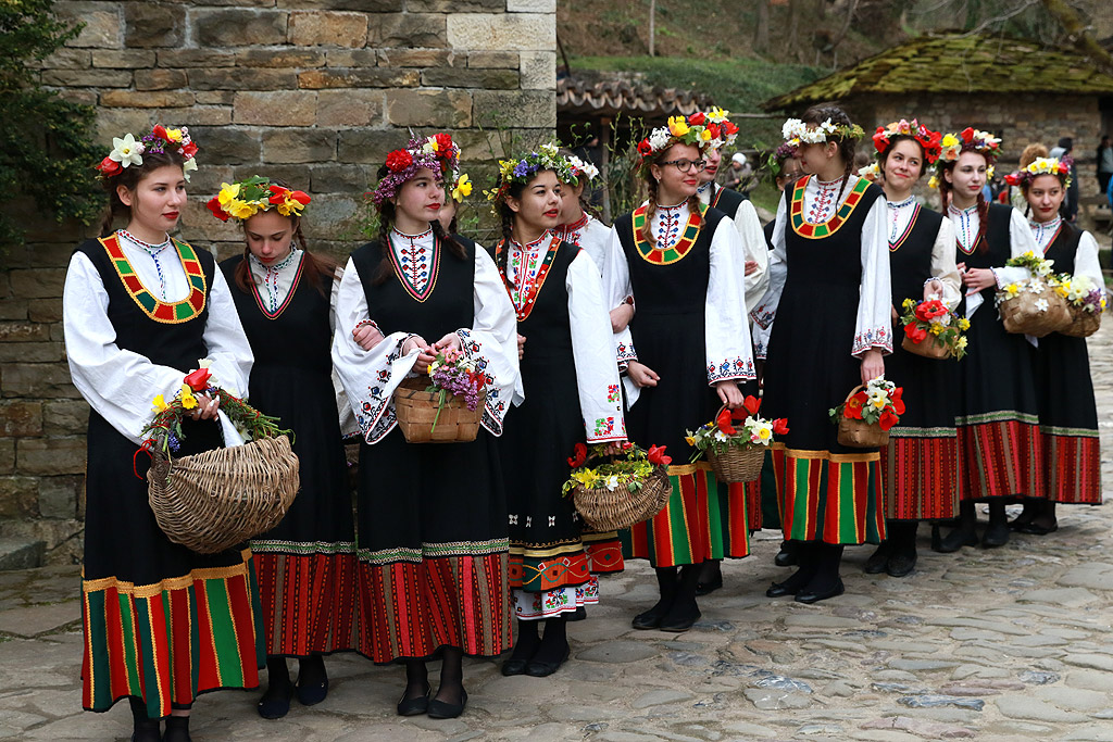 Ой, Лазаре, Лазаре, добре си ми дошъл Лазаре - Лазарки в ЕМО Етър