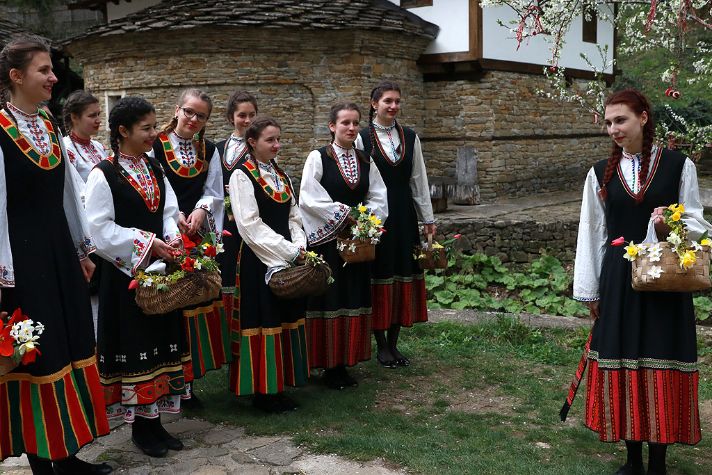 Ой, Лазаре, Лазаре, добре си ми дошъл Лазаре - Лазарки в ЕМО Етър