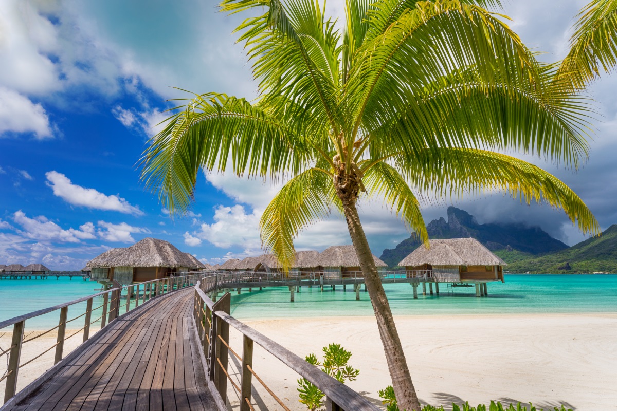 Бора Бора (Френска Полинезия) – мястото, за което всички мечтаят и където това, което видиш е трудно да повярваш, че не е сън. Ако съществува Рай, това място трябва да е късче от него.