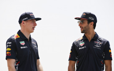 Ред Бул наясно, че засега не може да гони лидерите