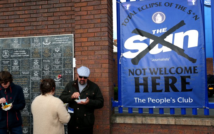 От вестник „Сън“ се извиниха на Рос Баркли и Евертън