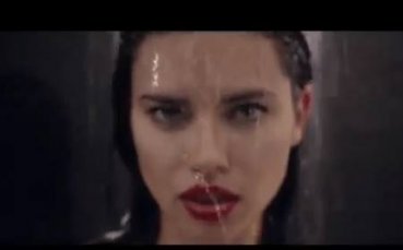 Гола и мокра Адриана Лима взриви Интернет