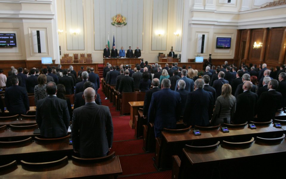 Парламентът се събира за първото си заседание