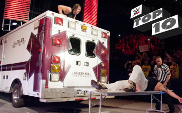 Топ 10 луди атаки от линейка в WWE