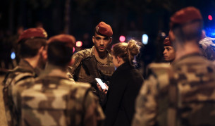 Разбраха кой е нападателят от Париж, жертвата му - герой от "Батаклан"