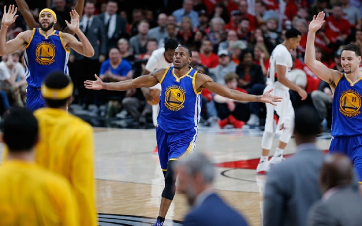 Голдън Стейт продължава в плейофите