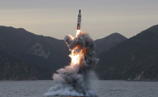 Северна Корея изстреля ракета, спряха метрото в Токио