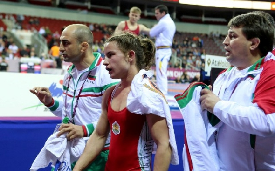 Биляна Дудова на финал на европейското по борба