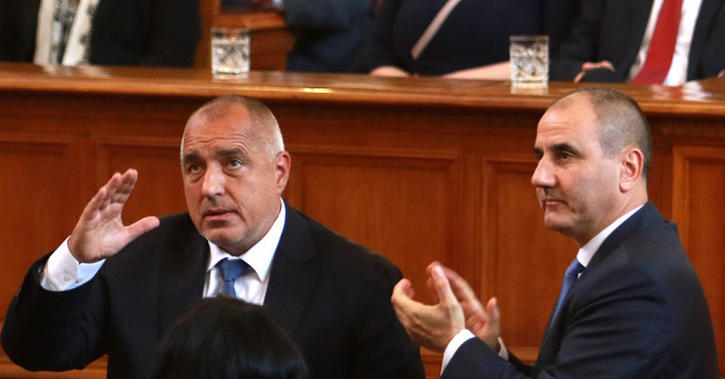 Единодушно парламентът прие Декларация относно Договор за приятелство добросъседство и