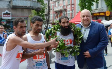 Кралев обяви: Скоро отварят реновираните зала 