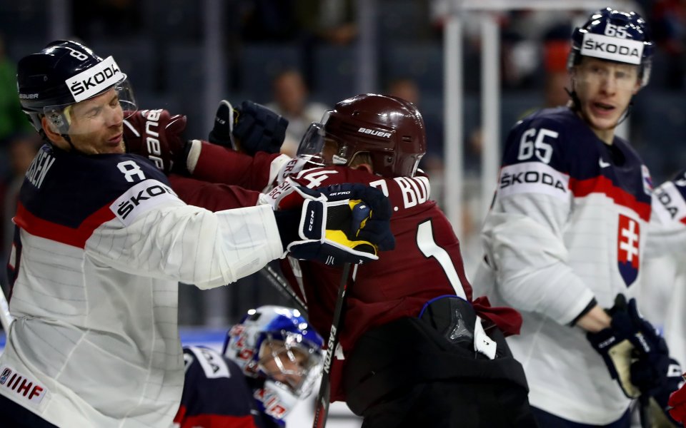 Латвия оглави класирането в група  А на Световното по хокей