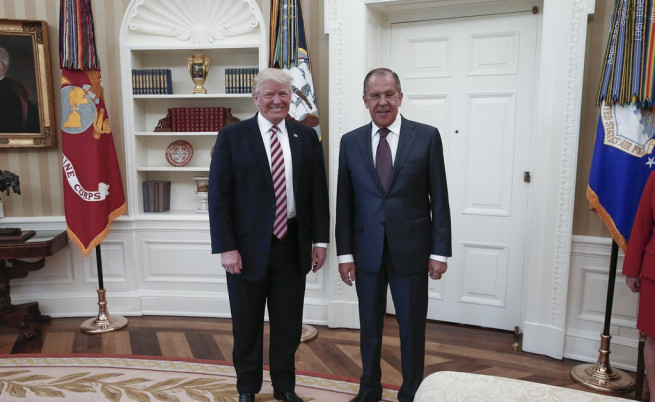 Тръмп прие руският външен министър Сергей Лавров в Овалния кабинет