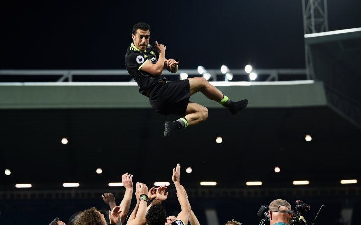 Неистовата радост на Челси в снимки