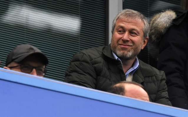 Собственикът на Челси Роман Абрамович е платил на клуба 1 028