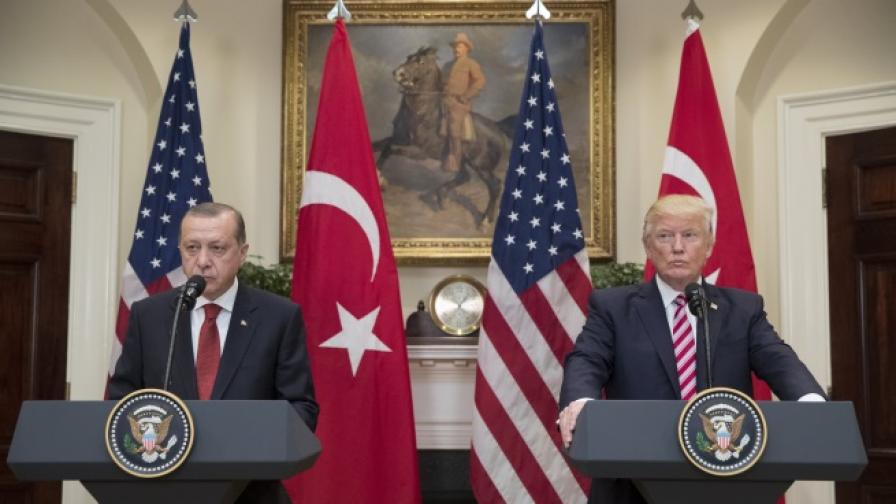 Среща между турският президент Реджеп Ердоган и американският му колега Доналд Тръмп (архив)